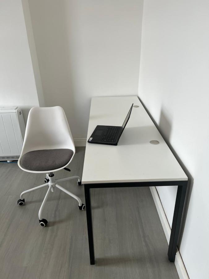 New Flat, Own Bathroom, Sitting Room & Large Bedroom - Walsall Bescot Exterior photo